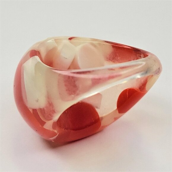 Chunky Oval Shape Resin Ring With Red and White Pill Beads Lucite Large Ring - Picture 6 of 8